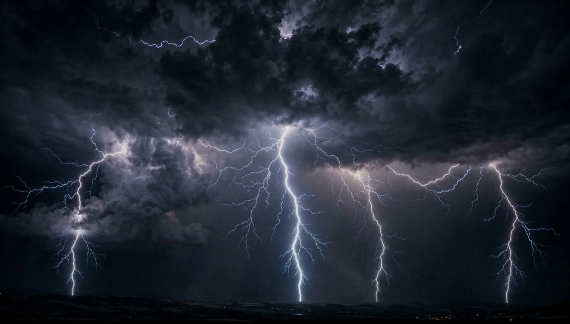 Lightning discharge — atmospheric electrical phenomena